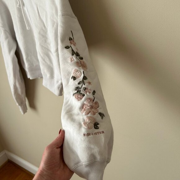 Hollister White Cropped Long Sleeve Floral Pink Pullover Hoodie Size Small - Picture 3 of 7